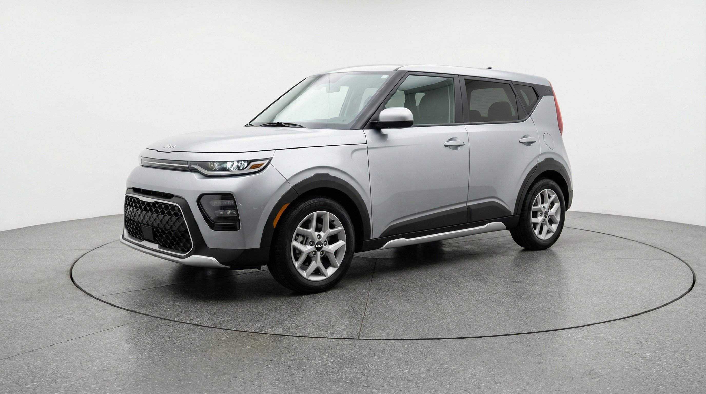 Used 2025 Kia Soul LX w/ LX Technology Package image 3