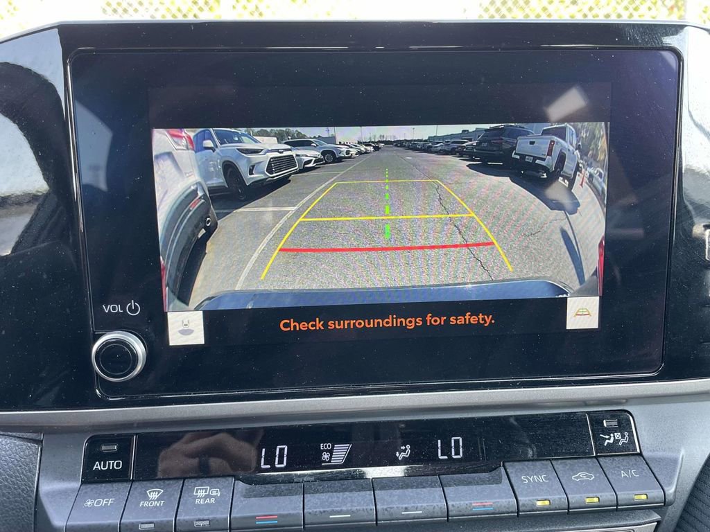 Used 2025 Toyota Camry SE image 40