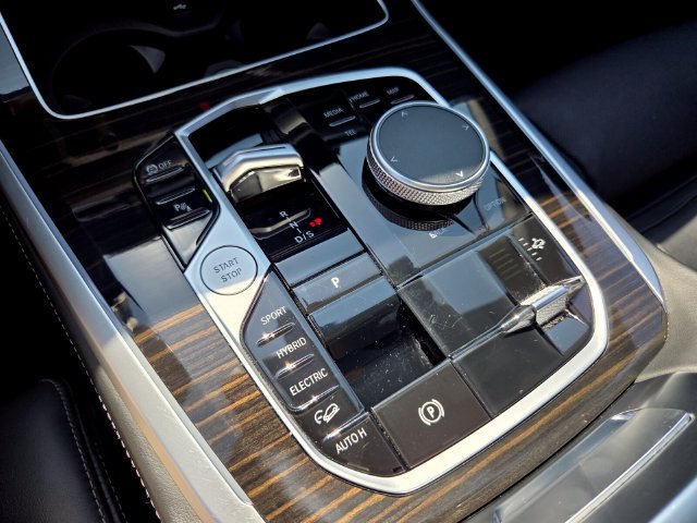 Used 2025 BMW X5 xDrive50e AWD/4WD image 37
