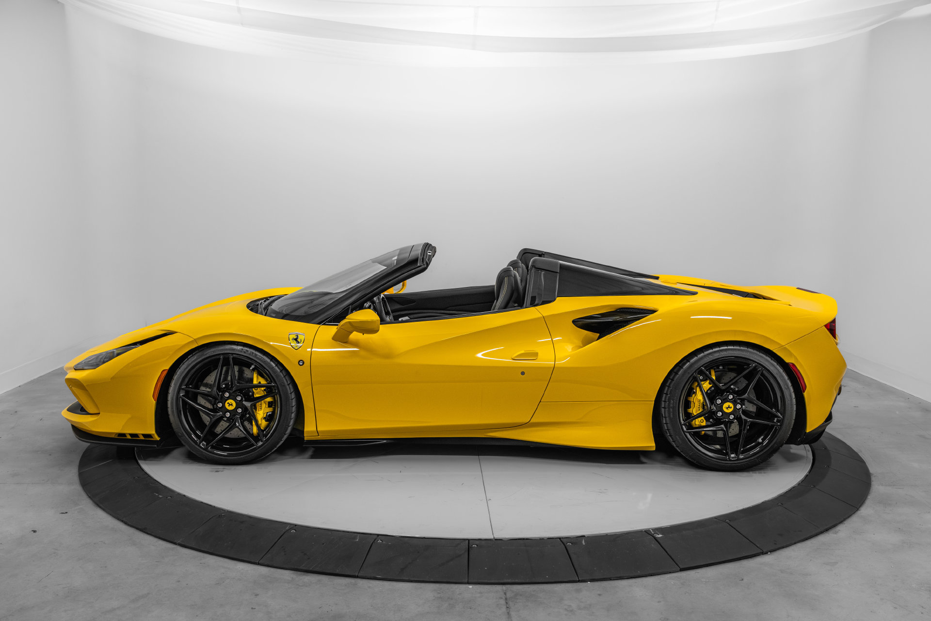 Certified 2021 Ferrari F8 Tributo RWD image 3