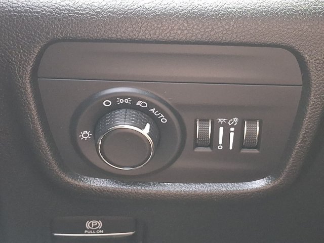 Used 2024 Jeep Grand Cherokee L Altitude AWD/4WD image 28
