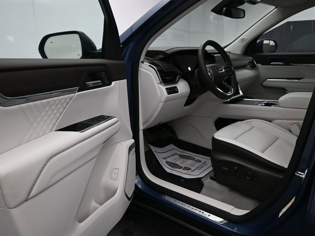 Certified 2024 GMC Acadia Denali image 11