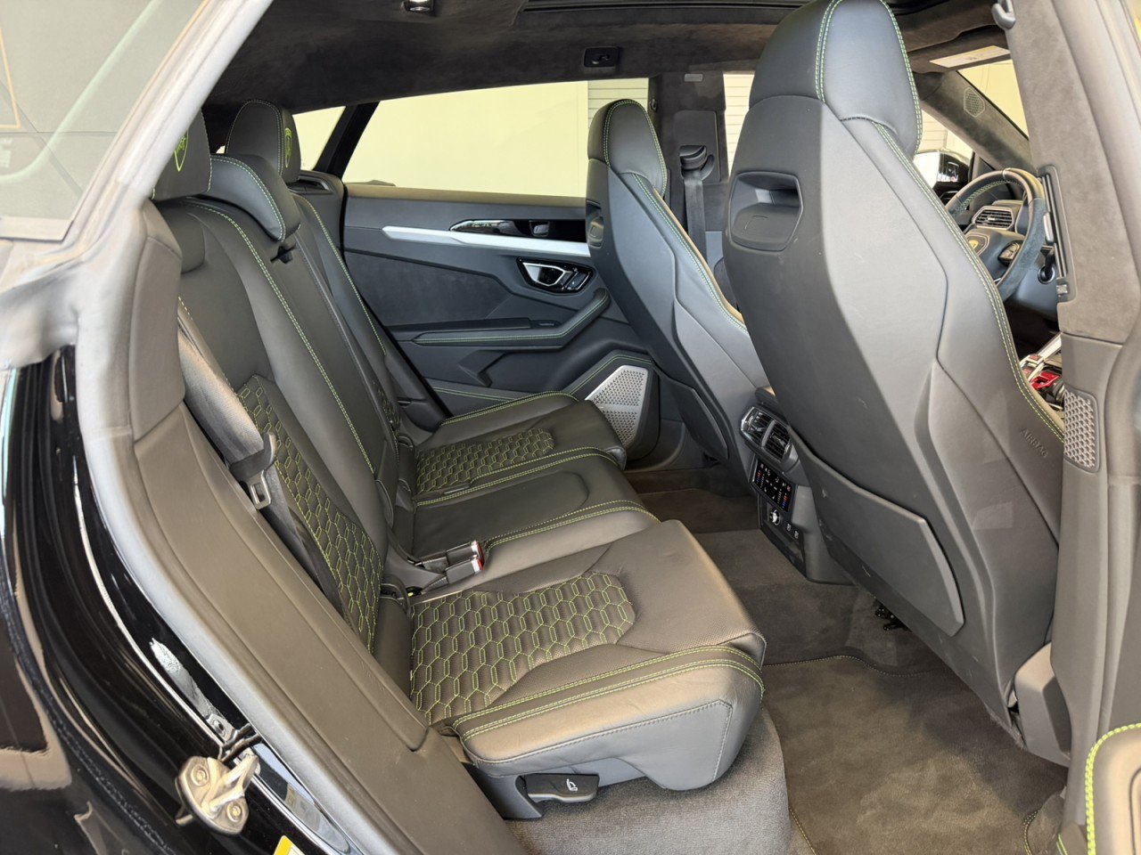 Used 2022 Lamborghini Urus image 62