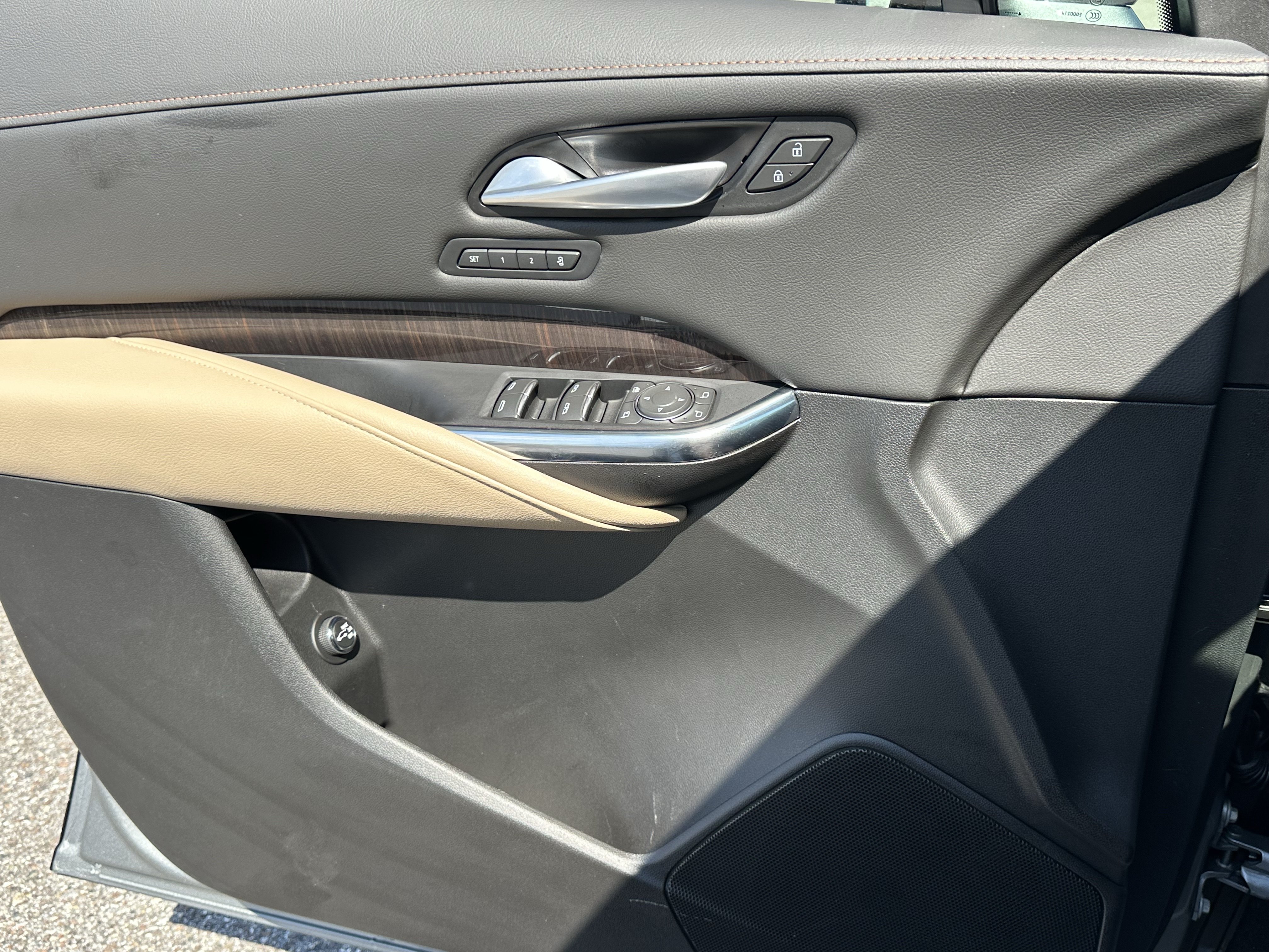 Used 2025 Cadillac XT4 Premium Luxury w/ Cold Weather Package FWD image 25