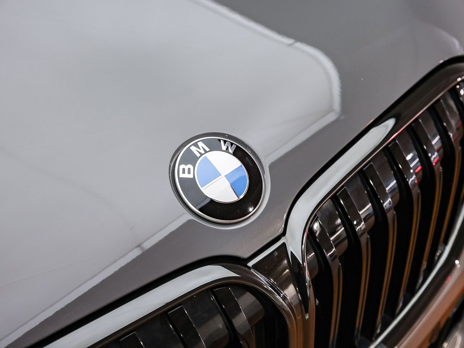 Certified 2022 BMW 750i xDrive w/ Luxury Rear Seating Package AWD/4WD image 12
