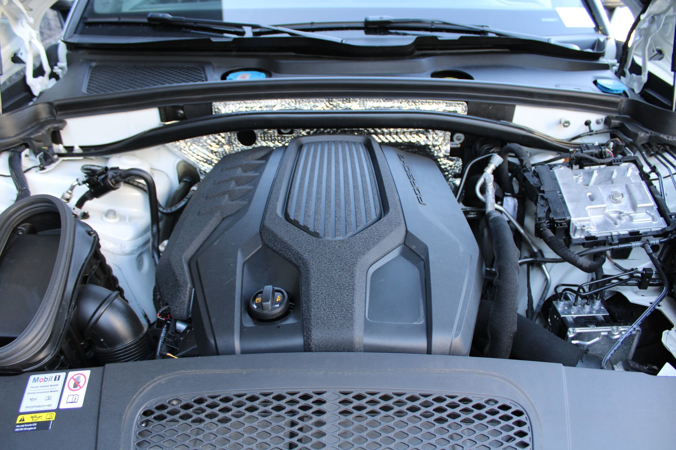 Used 2023 Porsche Macan Turbo image 27