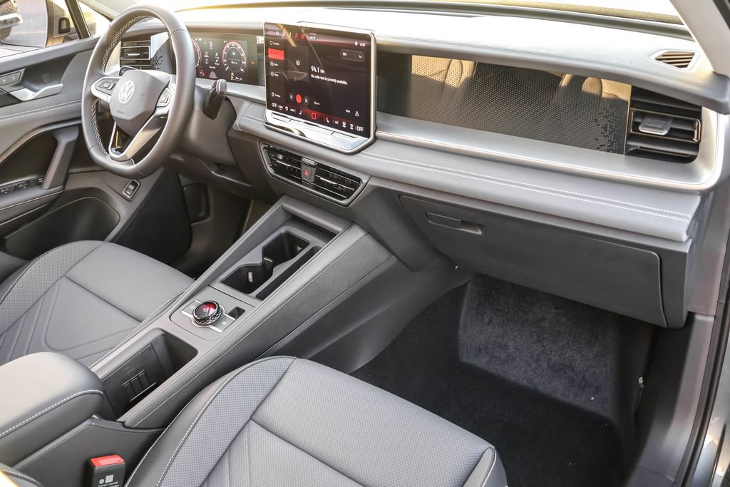 New 2026 Volkswagen Tiguan SE image 38