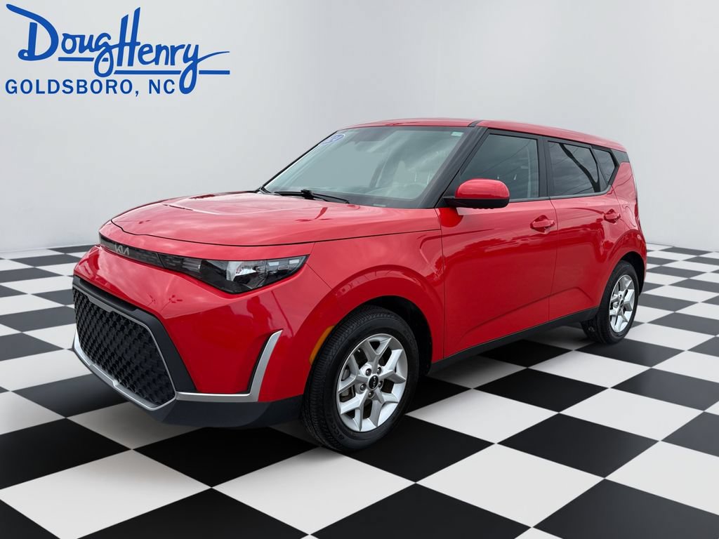 Used 2024 Kia Soul LX w/ Option Group 015 FWD image 1