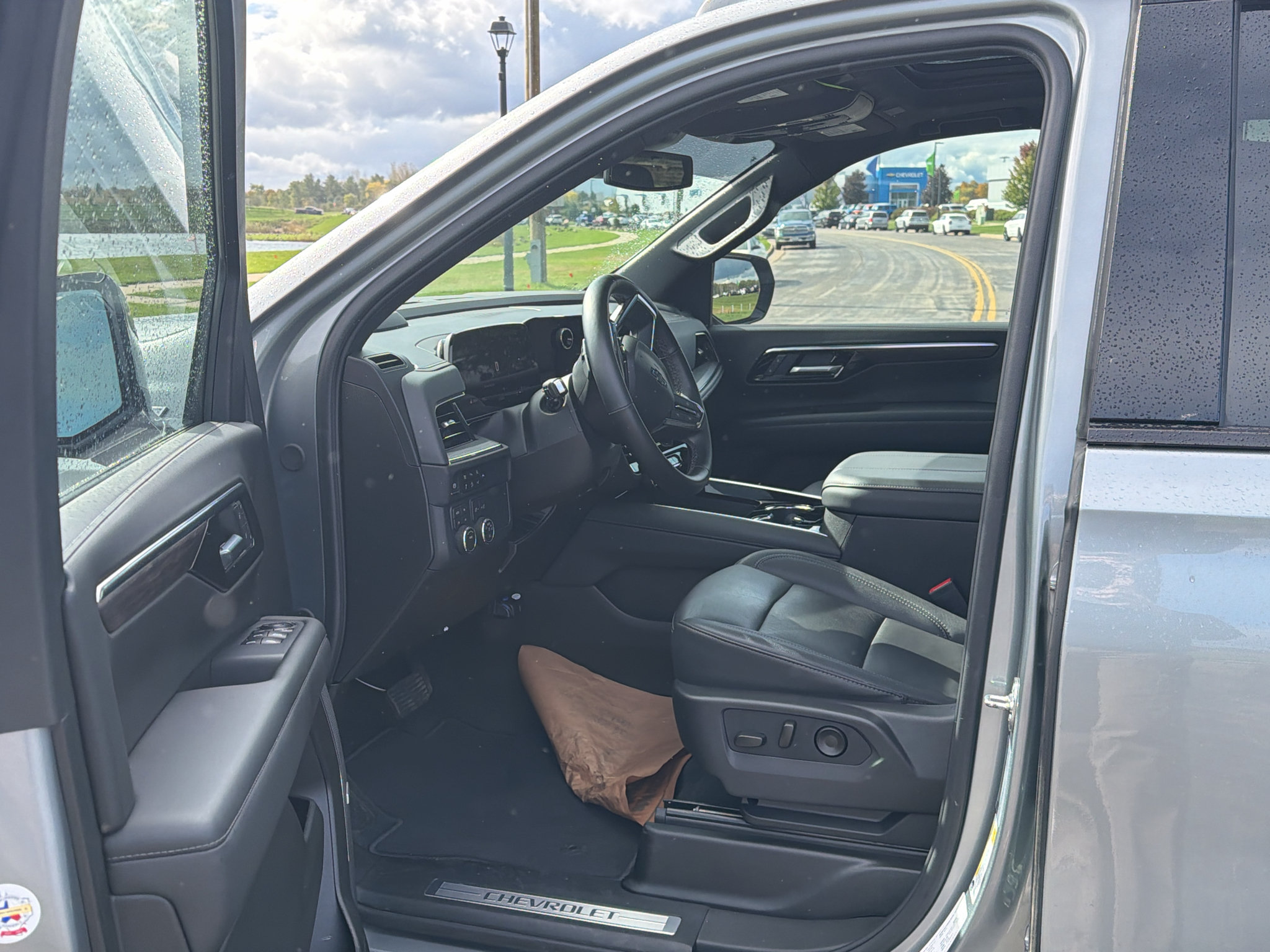 Used 2025 Chevrolet Tahoe Z71 w/ Comfort Package AWD/4WD image 14