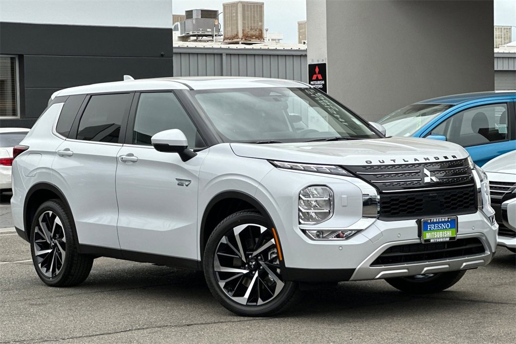New 2025 Mitsubishi Outlander SE image 3
