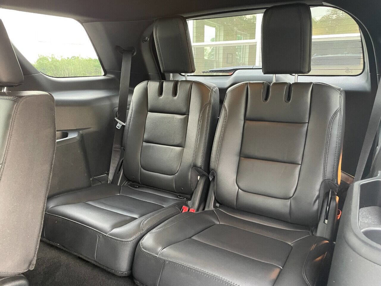 Used 2018 Ford Explorer XLT w/ Equipment Group 202A image 18