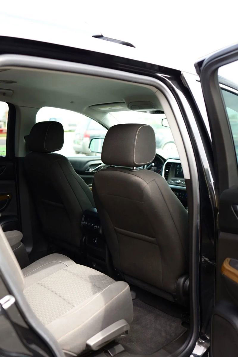 Used 2018 GMC Acadia SLE w/ LPO, Black Accent Package image 37