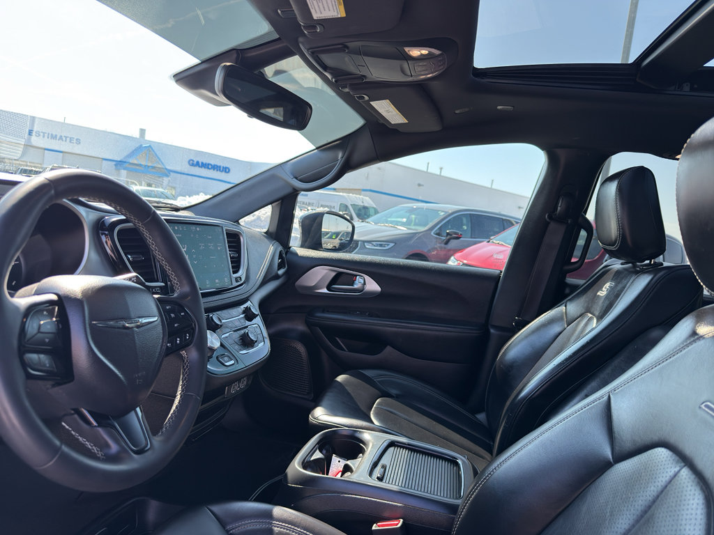 Used 2023 Chrysler Pacifica Touring-L w/ S Appearance Package image 26