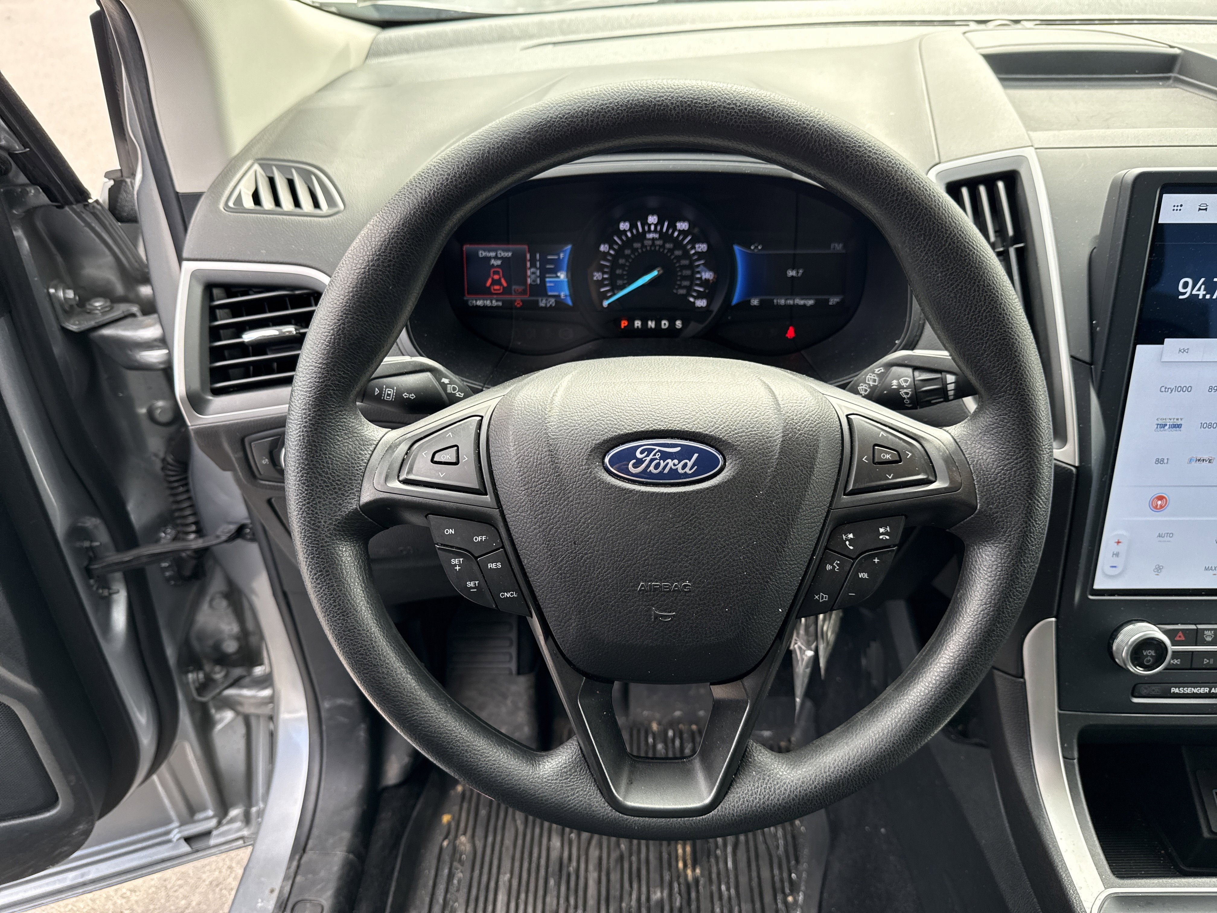 Used 2022 Ford Edge SE w/ Black Appearance Package image 17
