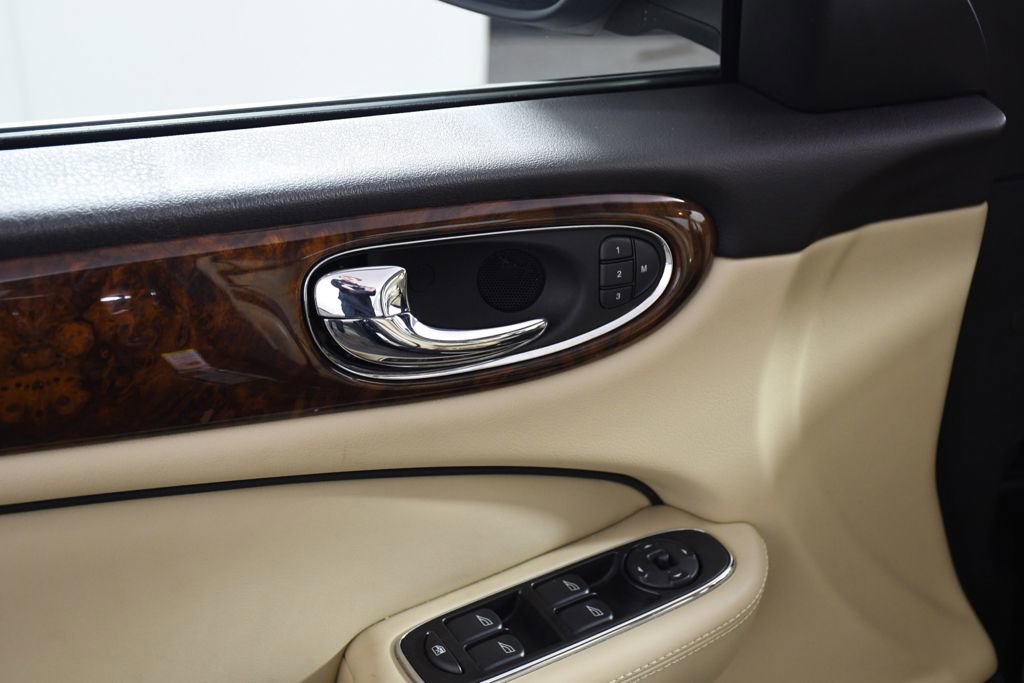 Used 2009 Jaguar XJ8 image 20