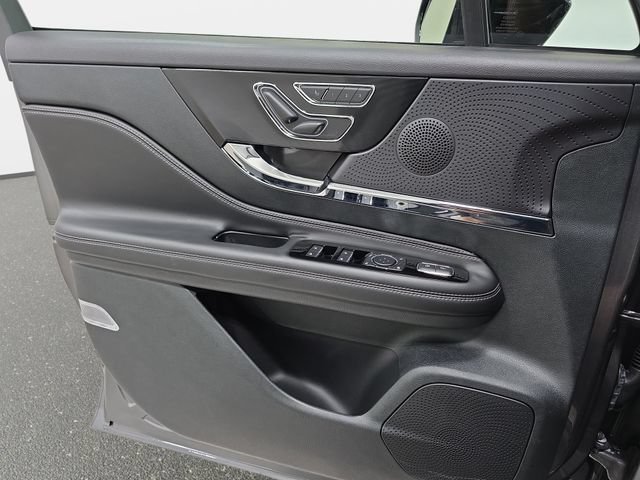 Used 2025 Lincoln Corsair AWD w/ Equipment Group 101A image 24