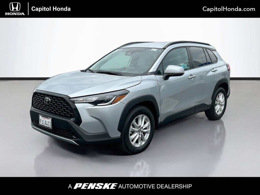 Used 2023 Toyota Corolla Cross LE FWD video 1