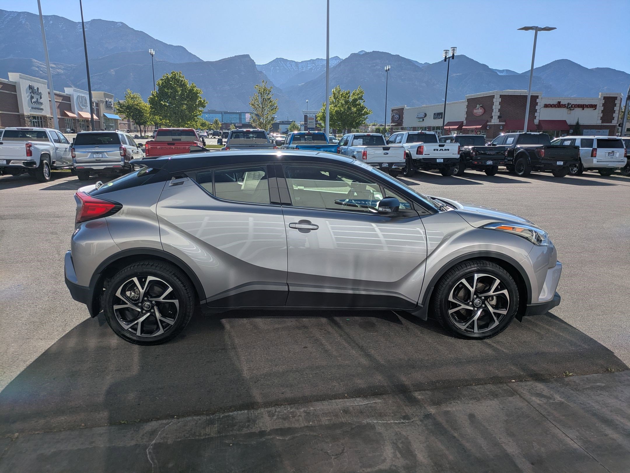 Used 2019 Toyota C-HR Limited FWD image 2