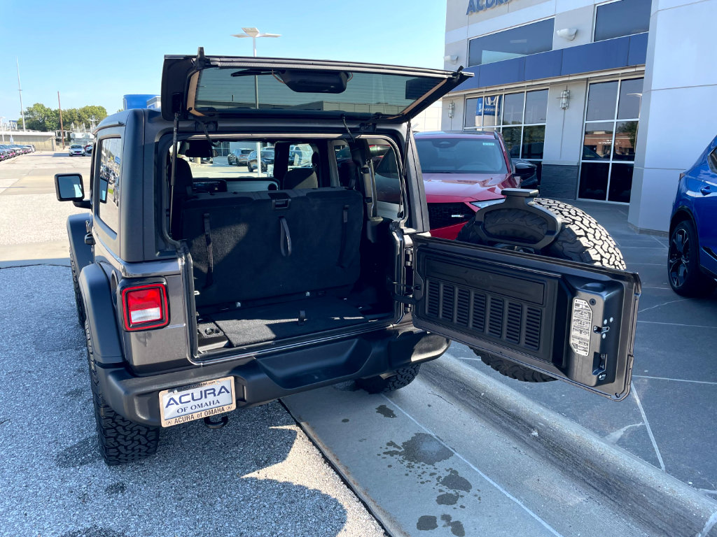 Used 2025 Jeep Wrangler Sport AWD/4WD image 9