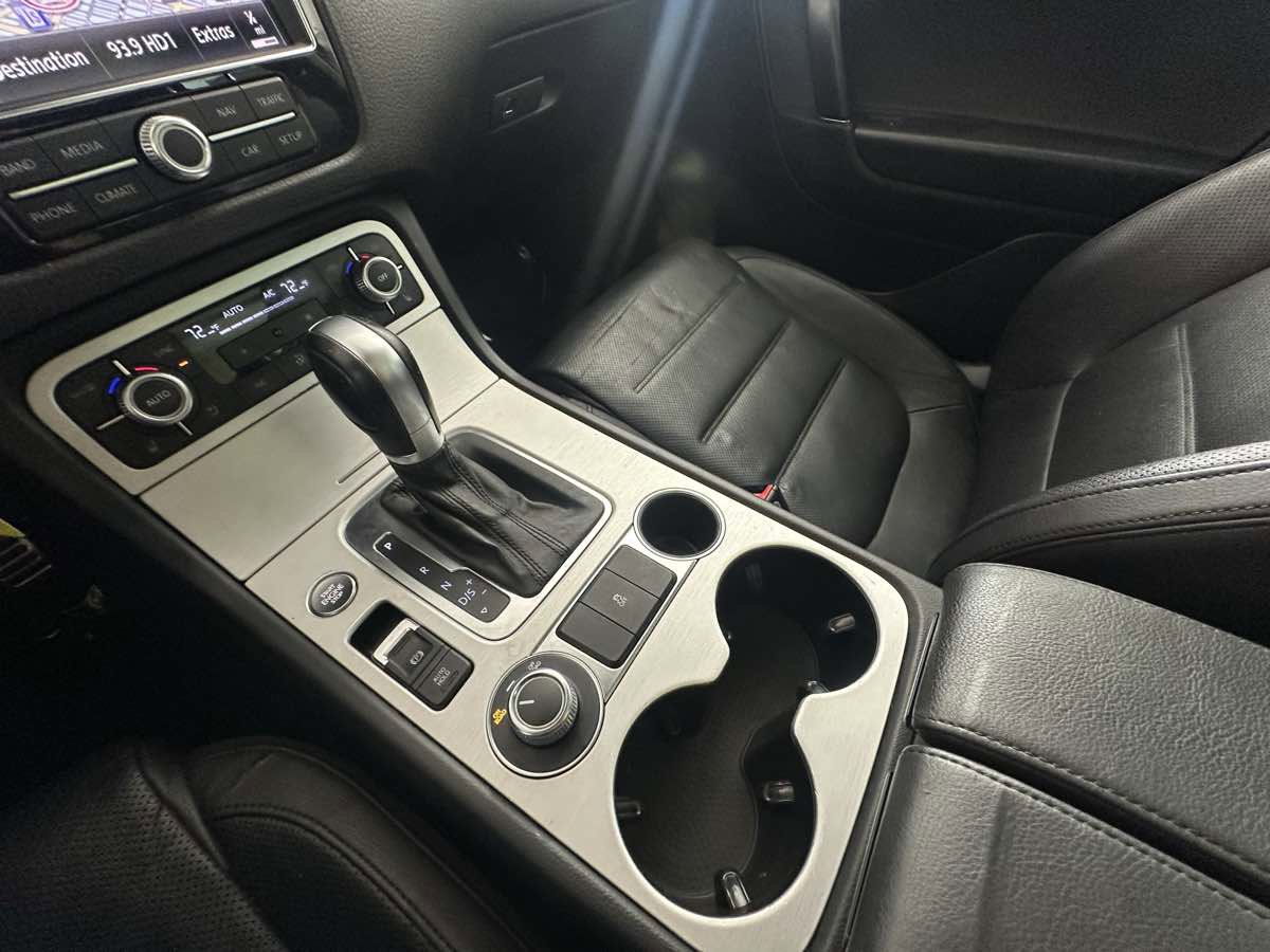 Used 2017 Volkswagen Touareg Wolfsburg Edition image 40