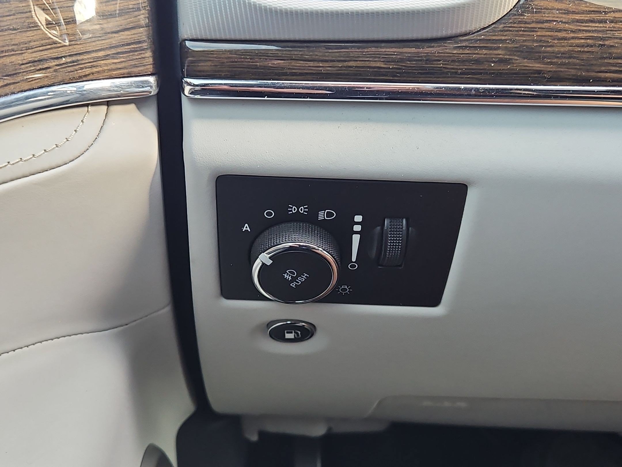 Used 2018 Jeep Grand Cherokee Summit AWD/4WD image 24