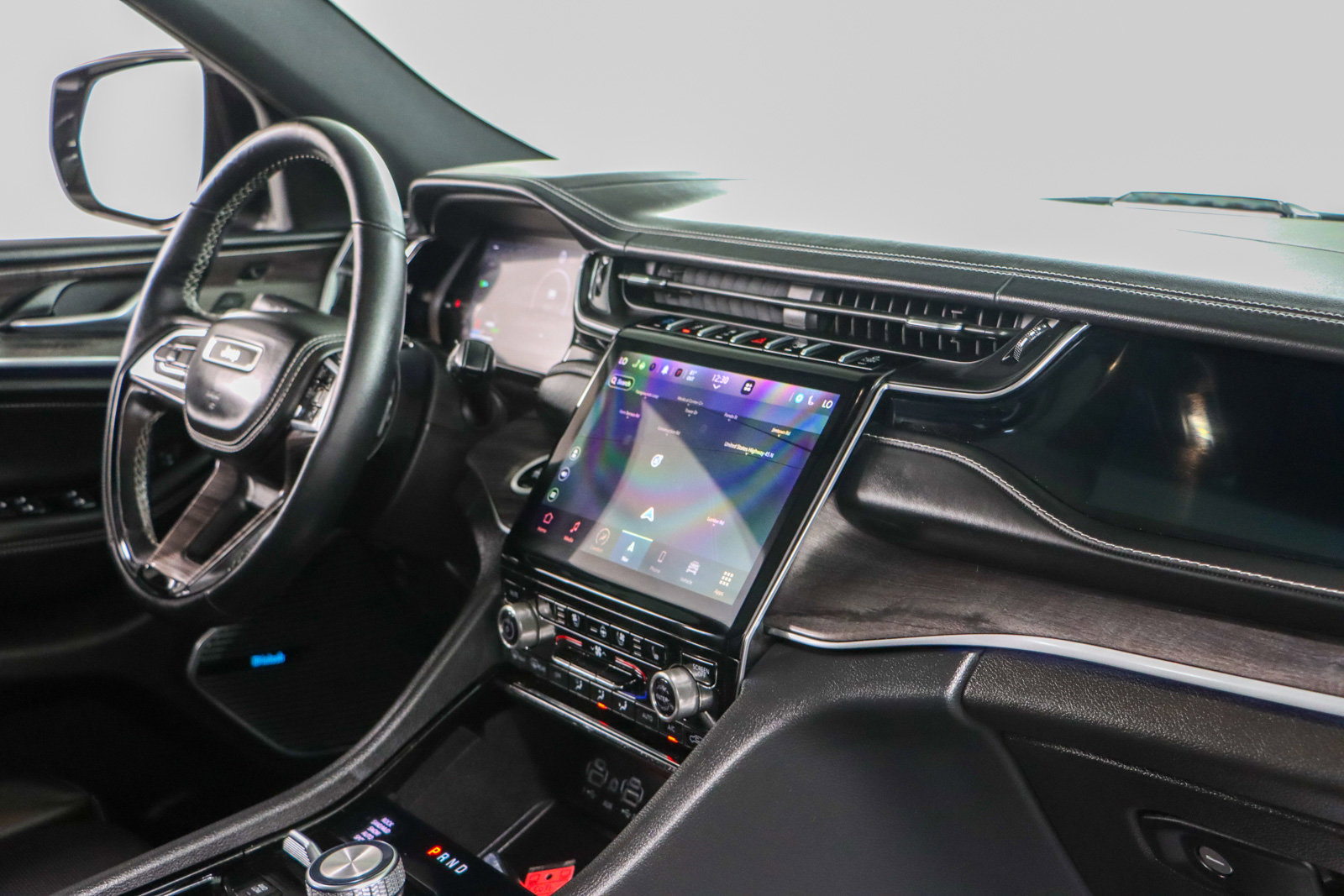 Used 2022 Jeep Grand Cherokee Overland w/ Advanced Protech Group III image 28