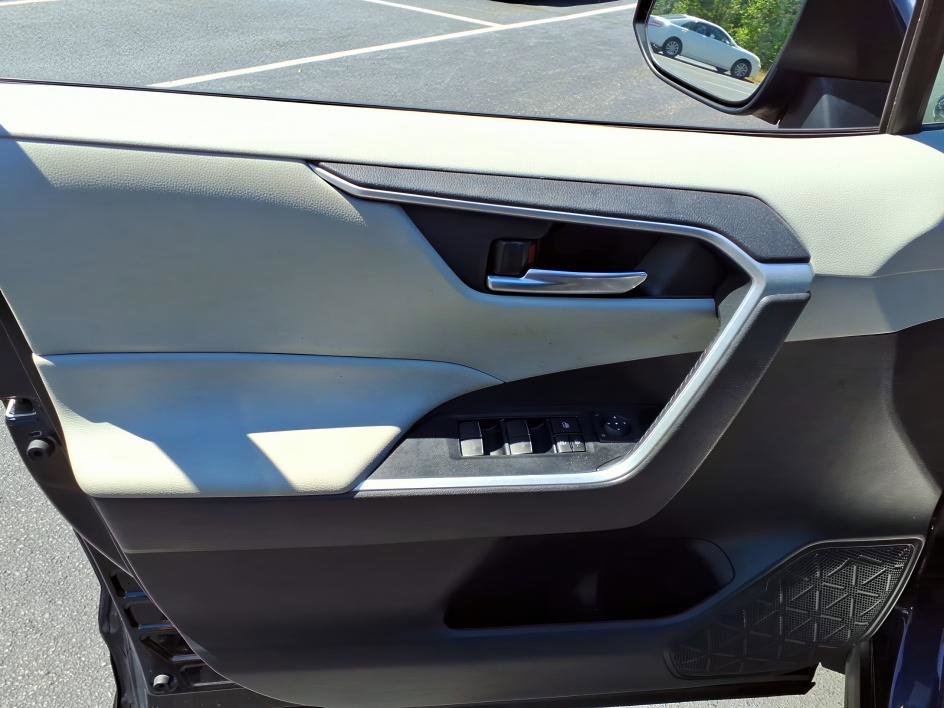 Certified 2022 Toyota RAV4 XLE AWD/4WD image 16
