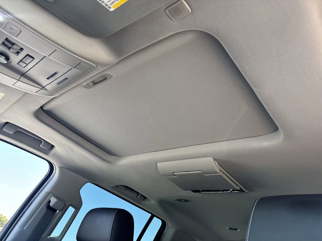 Used 2018 Chevrolet Suburban LT w/ LT Signature Package AWD/4WD image 19