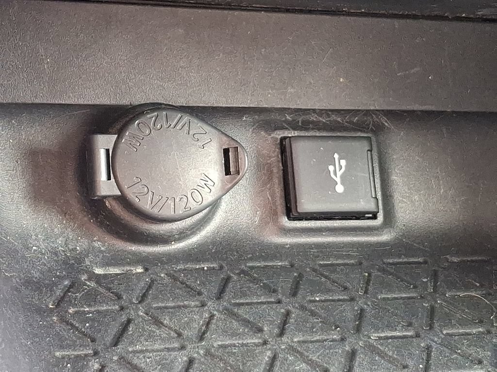Used 2022 Toyota RAV4 LE AWD/4WD image 24