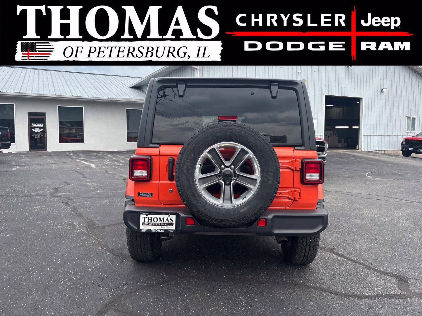 Used 2018 Jeep Wrangler Unlimited Sahara w/ Cold Weather Group AWD/4WD image 6