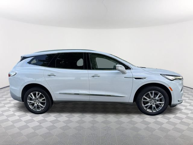 Used 2024 Buick Enclave Essence w/ Experience Buick Package FWD image 4