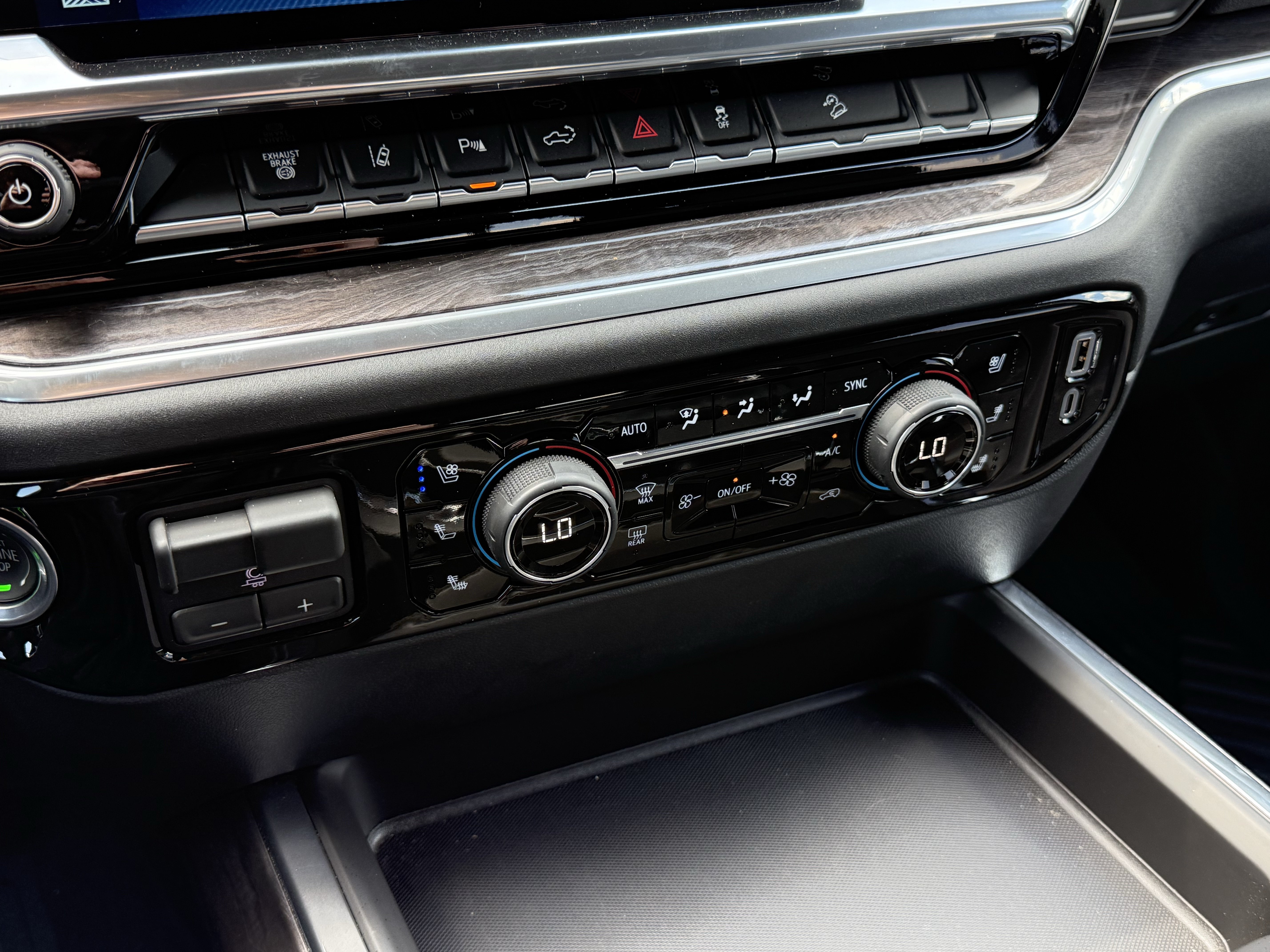 New 2026 Chevrolet Silverado 2500 LTZ w/ LTZ Premium Package AWD/4WD image 34