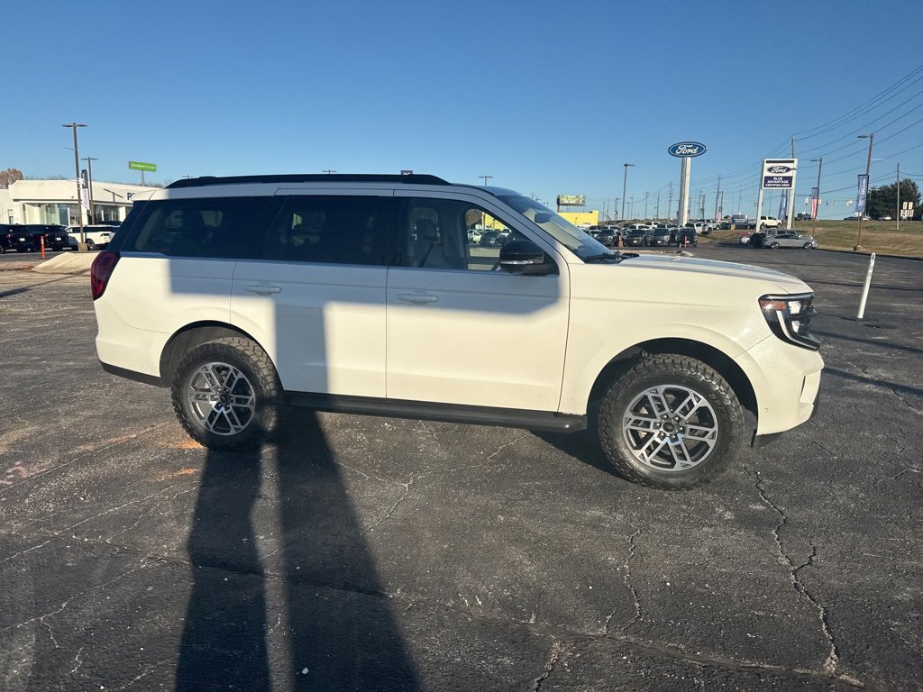 Used 2025 Ford Expedition Active image 18