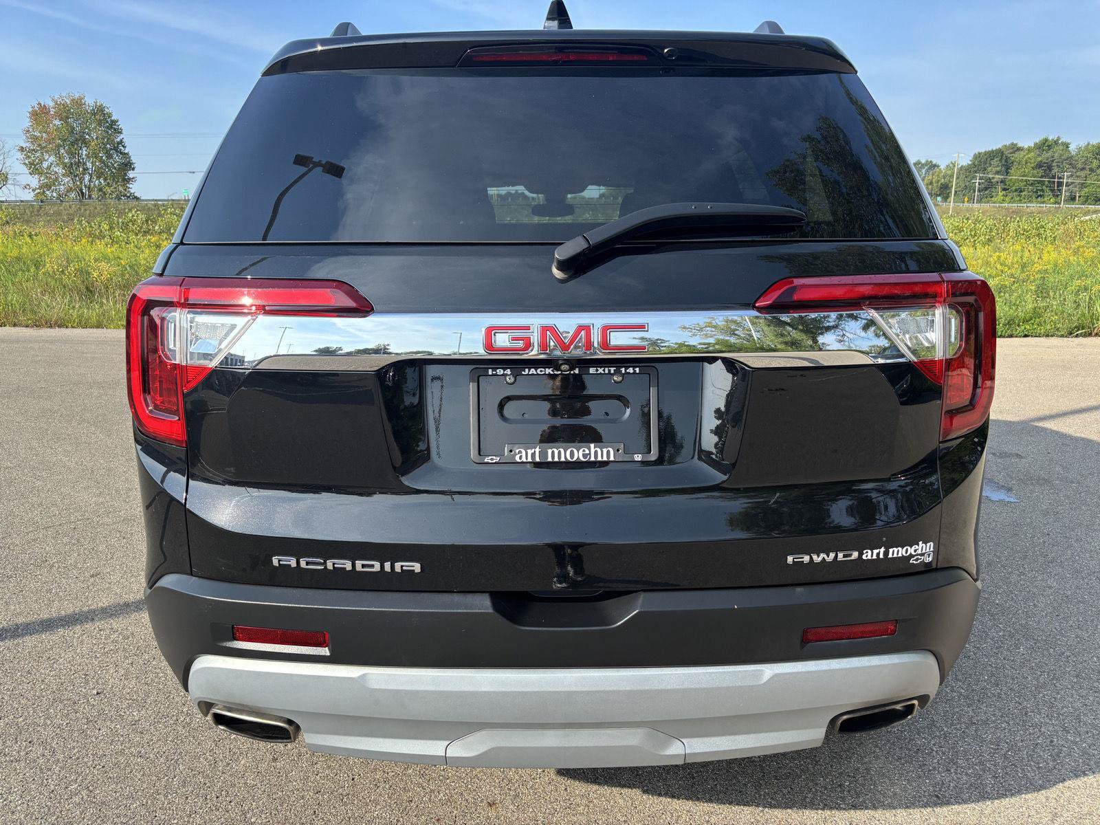 Used 2023 GMC Acadia SLE w/ Driver Convenience Package AWD/4WD image 4