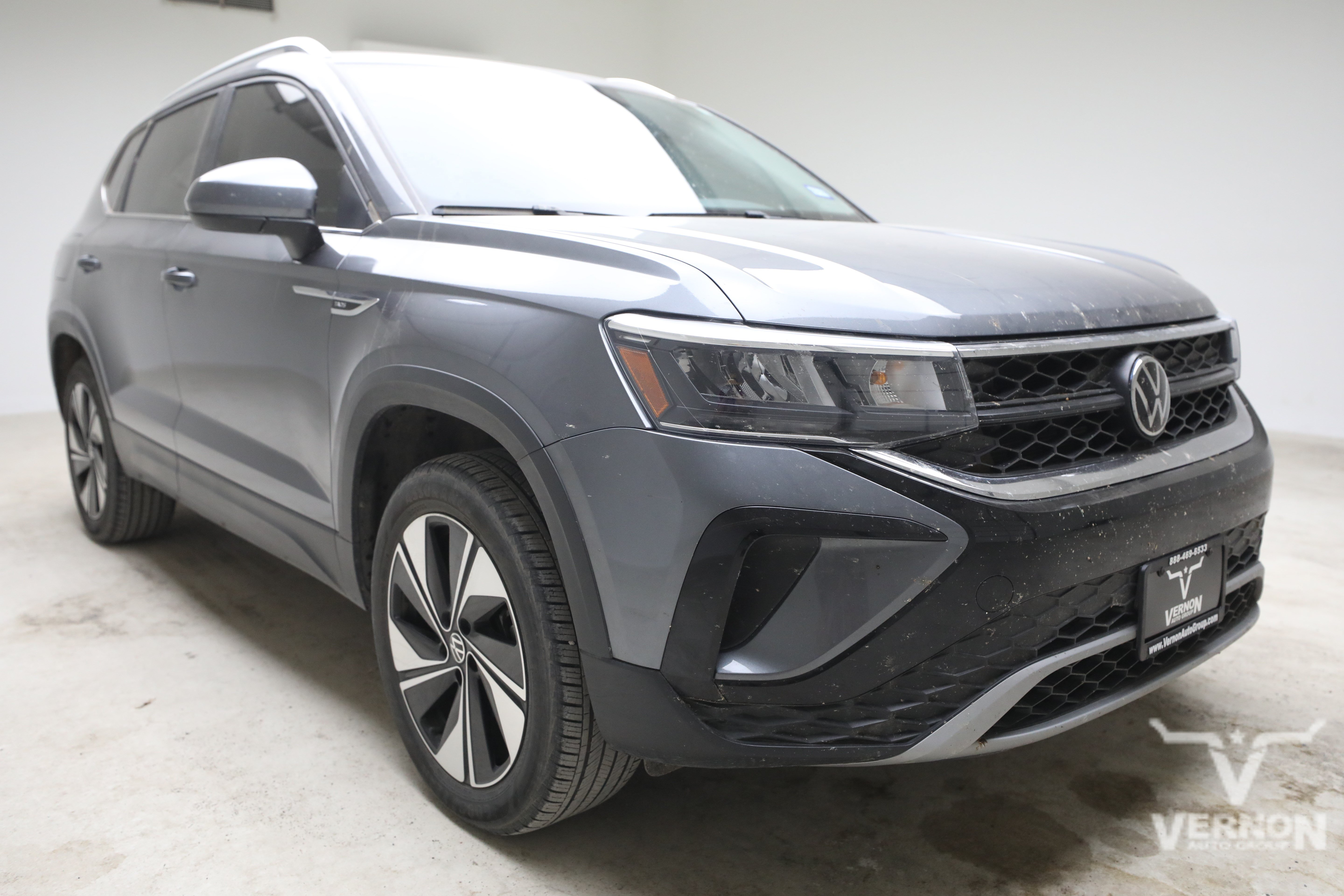 Used 2024 Volkswagen Taos SE w/ Panoramic Sunroof Package AWD/4WD image 5