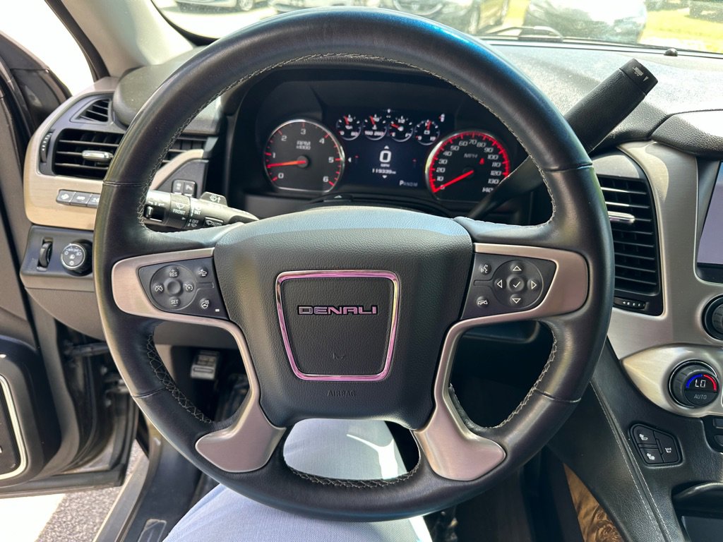Used 2015 GMC Yukon Denali w/ Premium Package AWD/4WD image 18