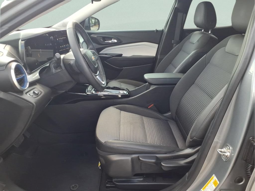 Used 2024 Chevrolet Trax LT w/ Driver Confidence Package FWD image 12