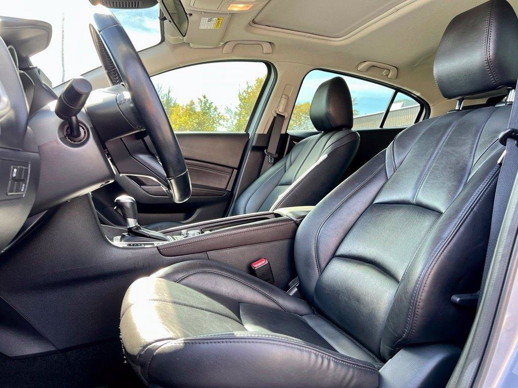 Used 2018 MAZDA MAZDA3 Touring FWD image 9