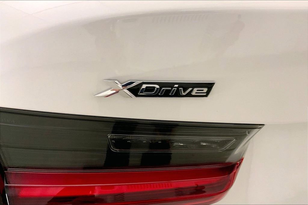 Used 2025 BMW 330i xDrive Sedan AWD/4WD image 30