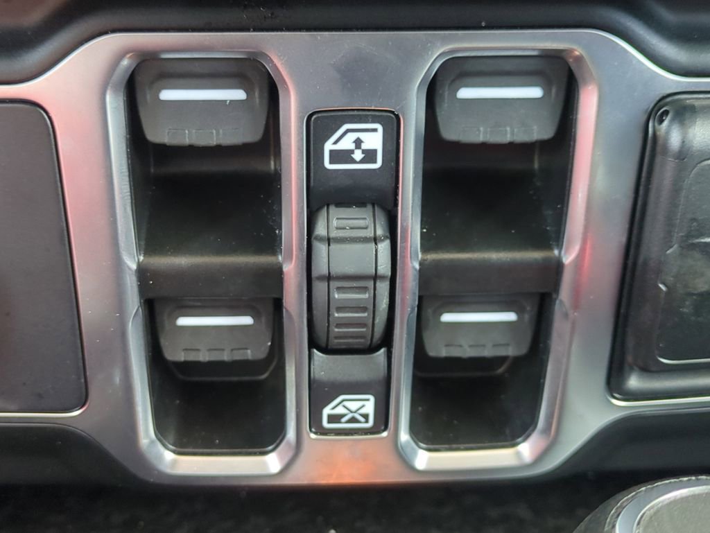 Used 2025 Jeep Wrangler Unlimited Sahara image 27