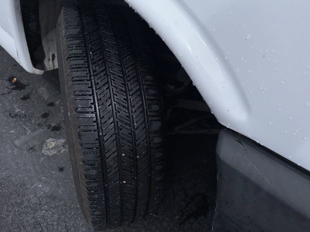 Used 2018 Chevrolet Express 2500 image 4