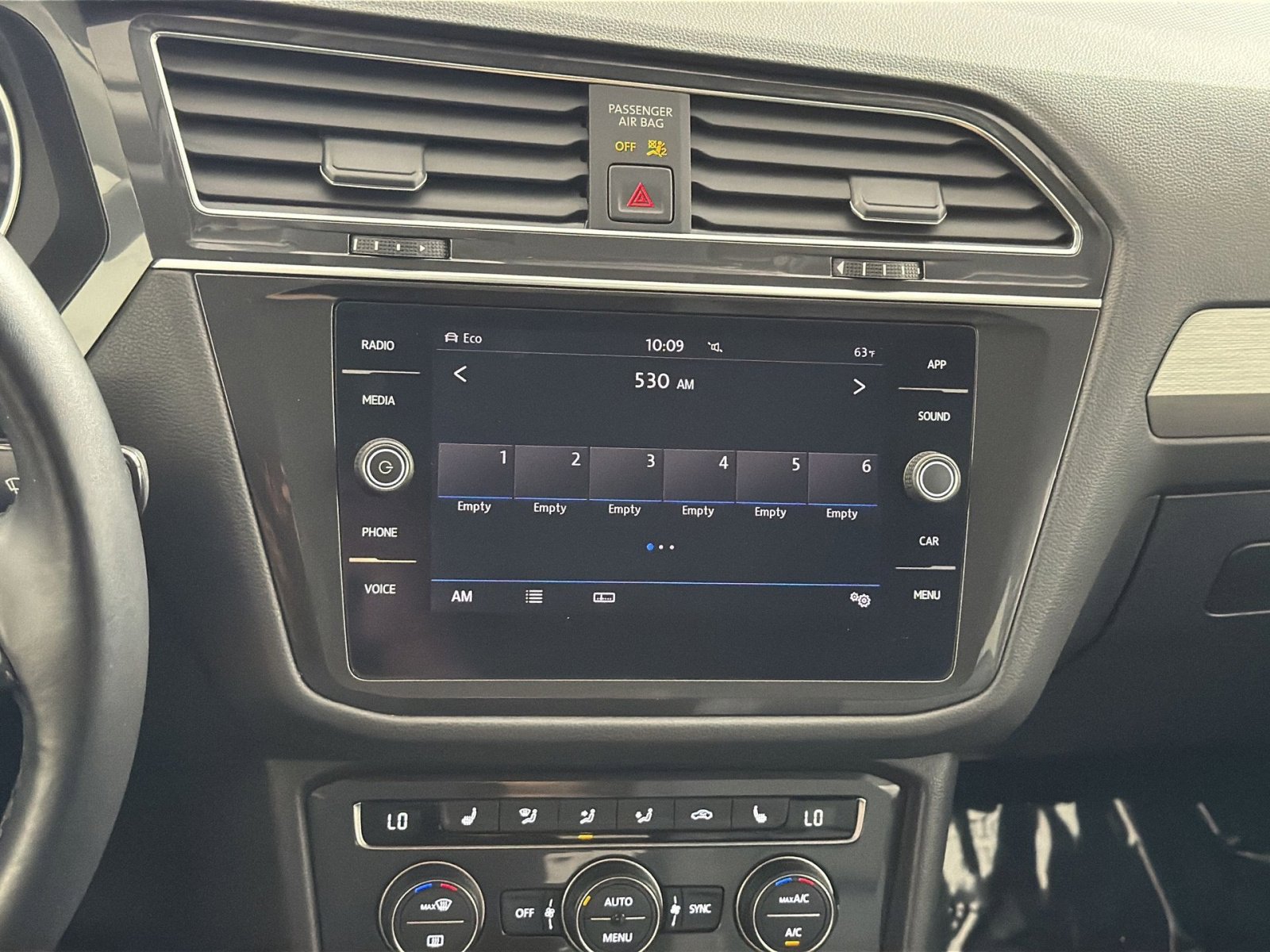 Used 2019 Volkswagen Tiguan SE w/ Panoramic Sunroof Package image 18