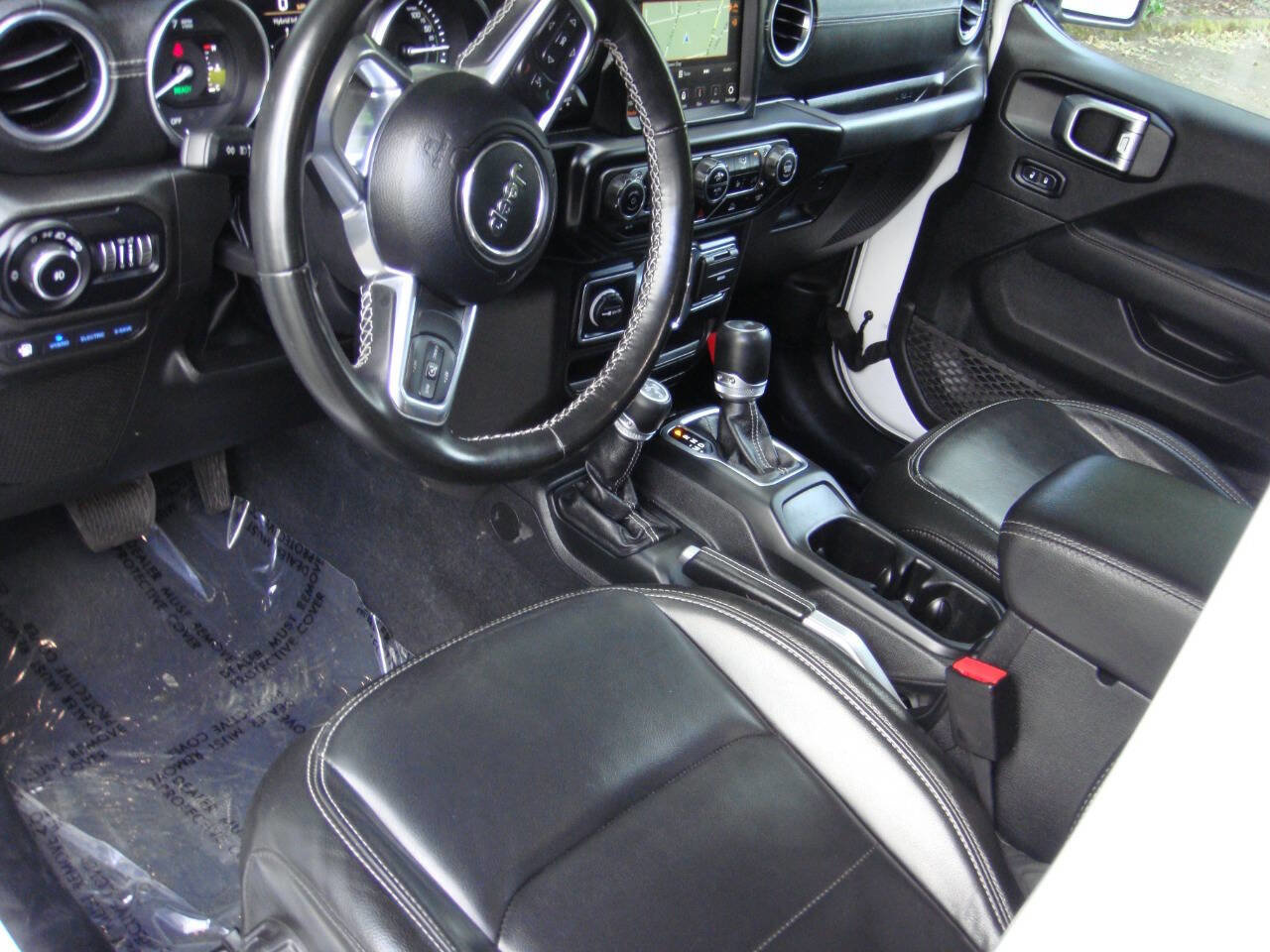 Used 2022 Jeep Wrangler Unlimited Sahara w/ Cold Weather Group image 11