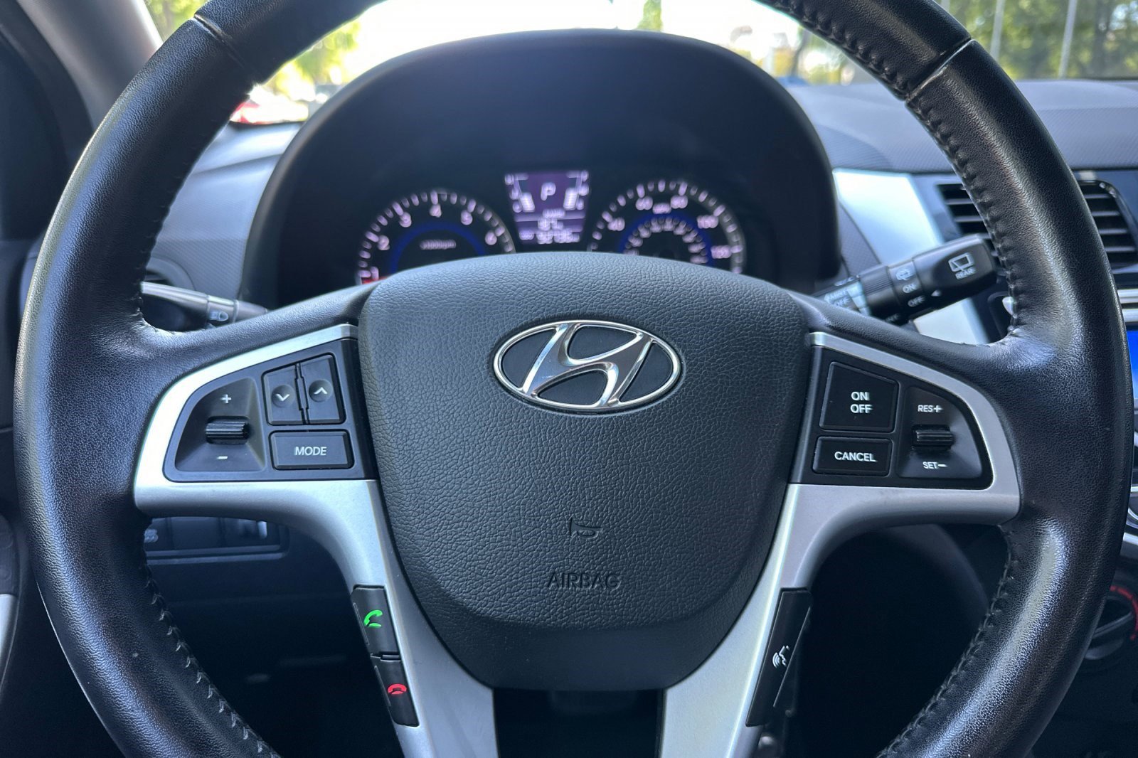 Used 2012 Hyundai Accent SE FWD image 25