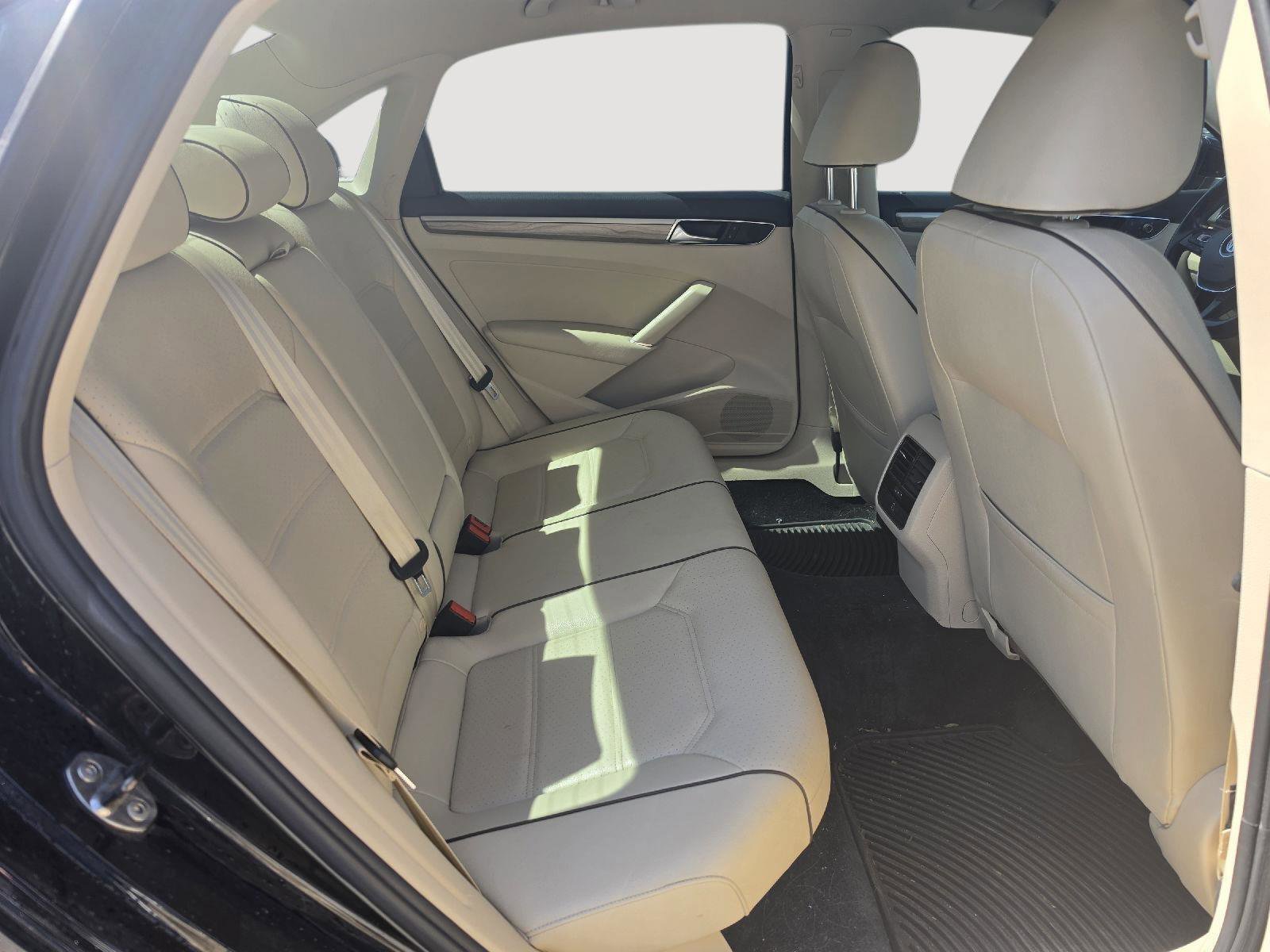 Used 2016 Volkswagen Passat 1.8T SE w/ Lighting Package (P06) FWD image 11