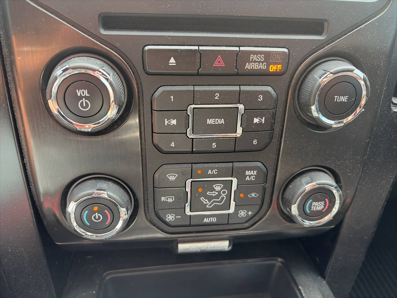 Used 2014 Ford F150 FX4 w/ Equipment Group 402A Luxury AWD/4WD image 31