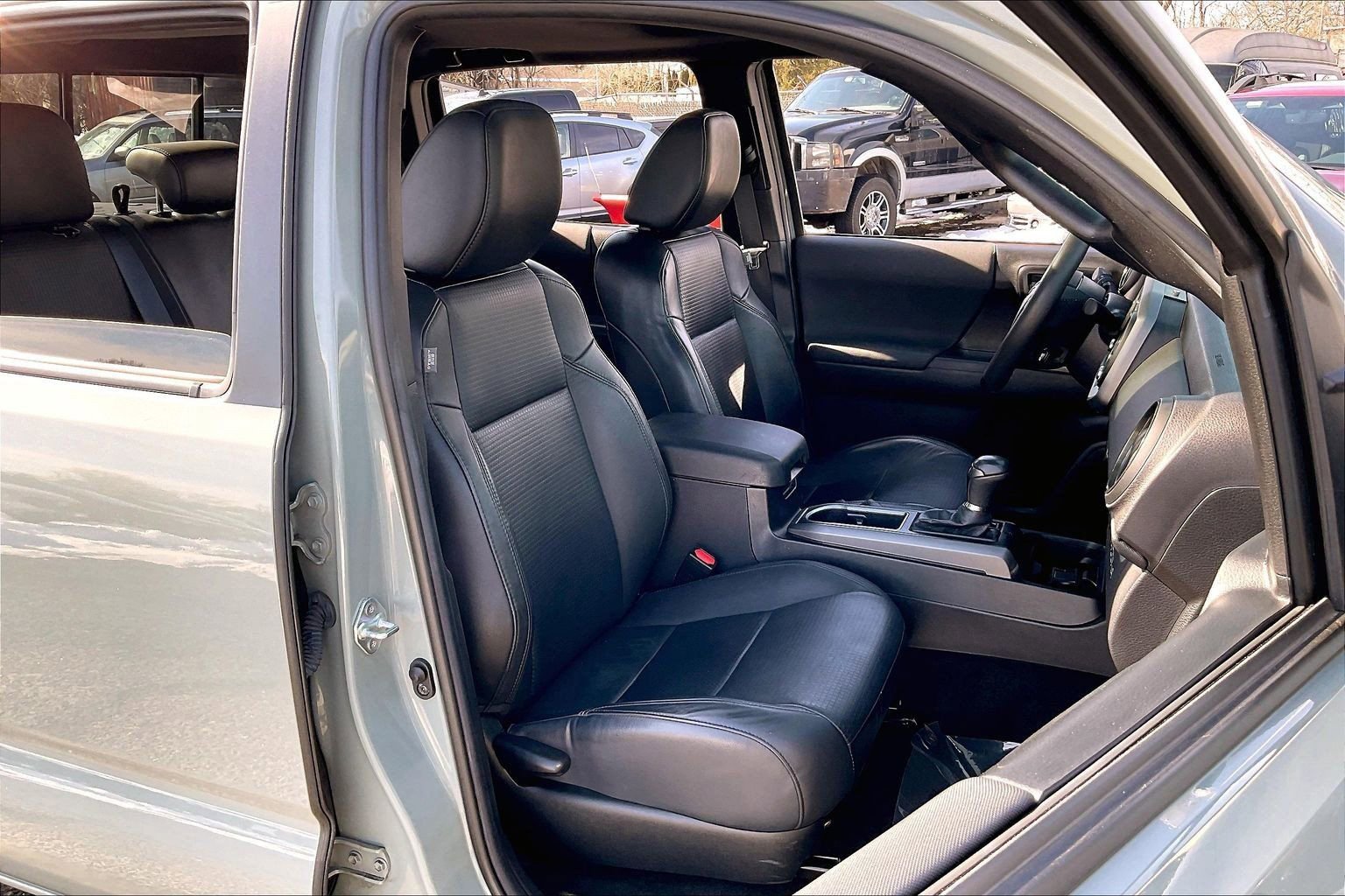 Used 2022 Toyota Tacoma TRD Sport w/ TRD Premium Sport Package image 7