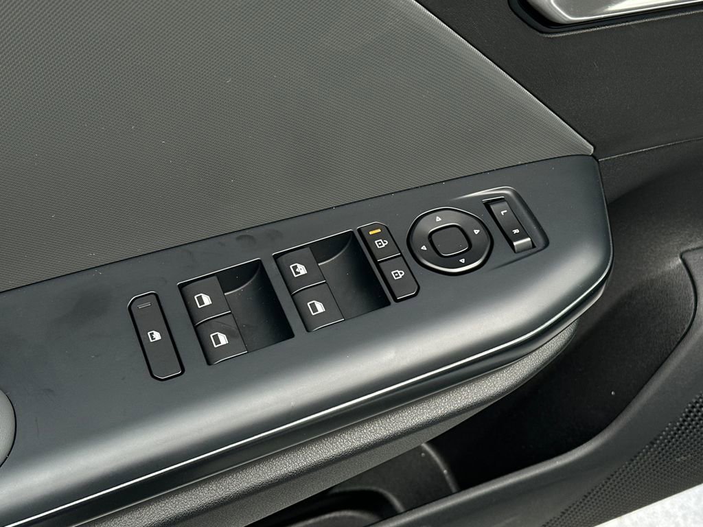 New 2025 Kia K4 FWD image 14