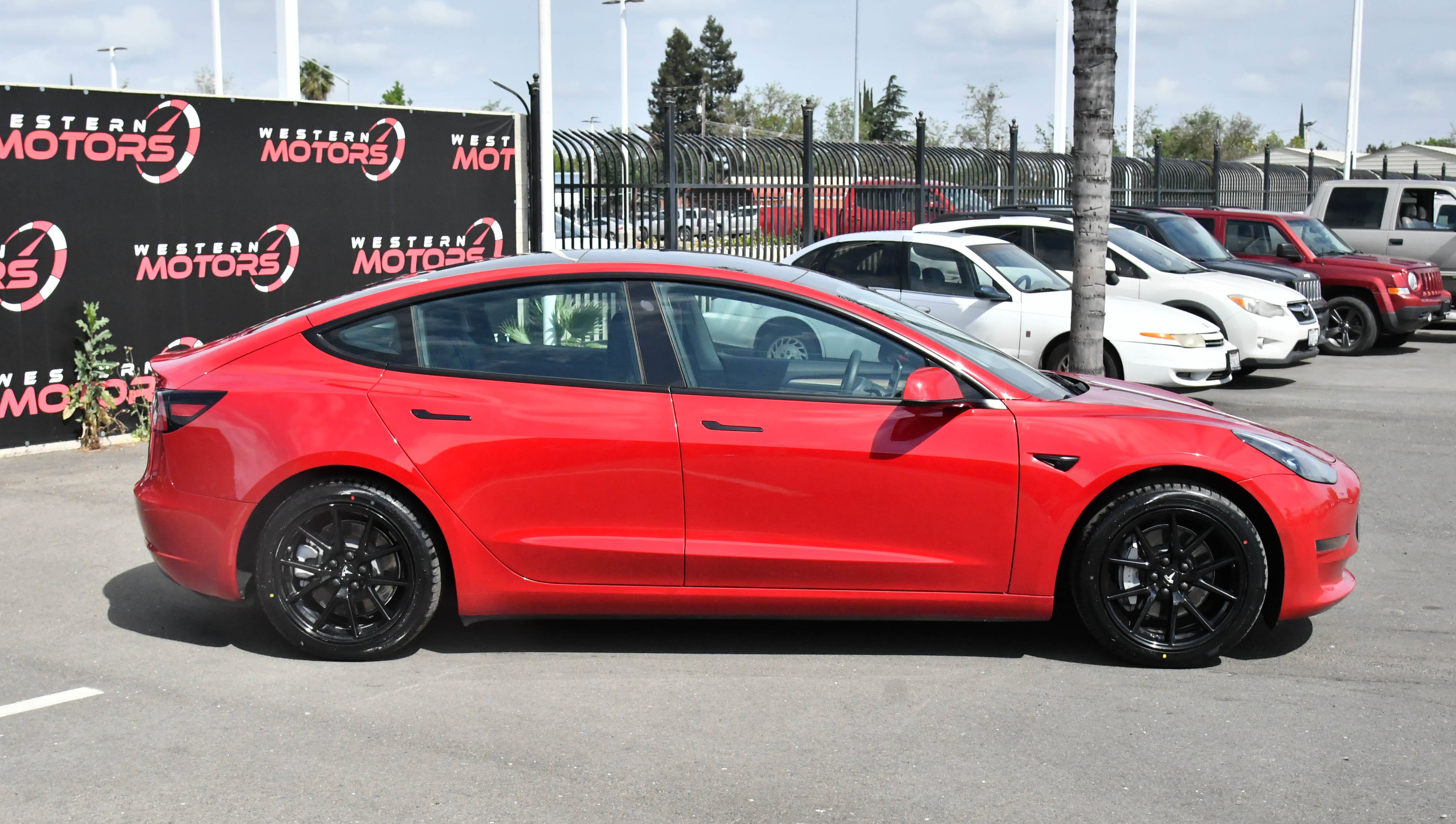 Used 2021 Tesla Model 3 Standard Range Plus image 9