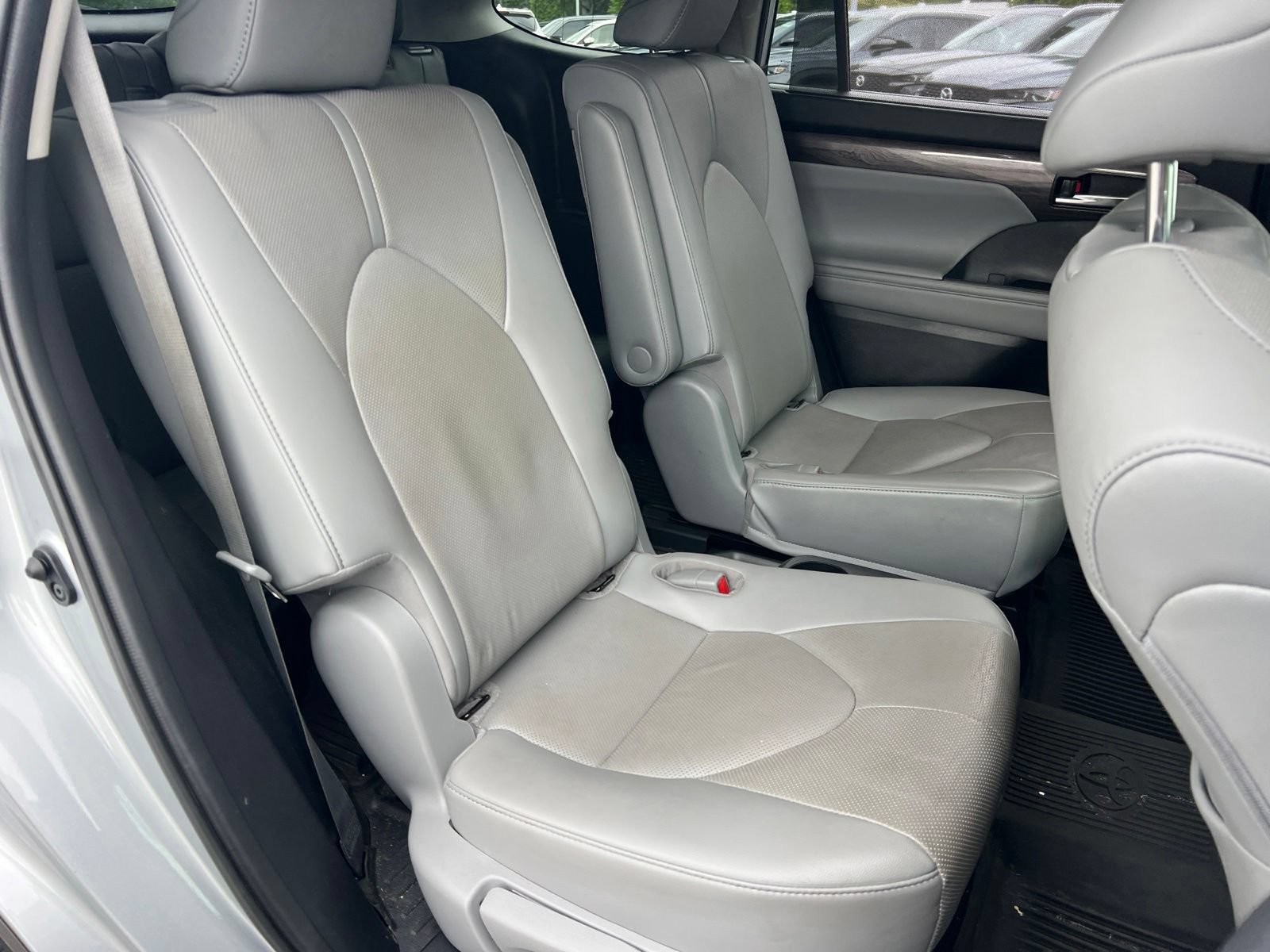 Used 2021 Toyota Highlander Limited FWD image 42